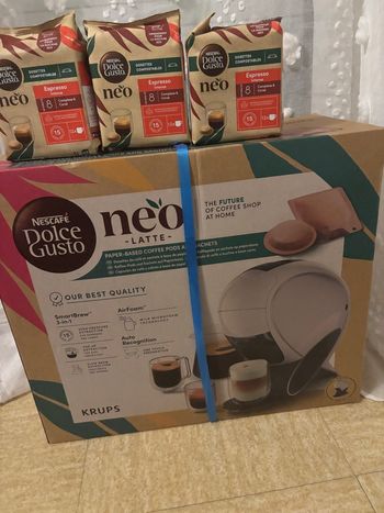 Cafetière krups dolce Gusto + 3 boite de café neo