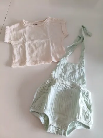 Ensemble t-shirt et grenouillère