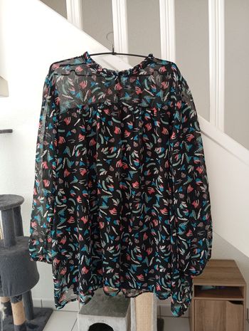 Haut léger noir avec motif