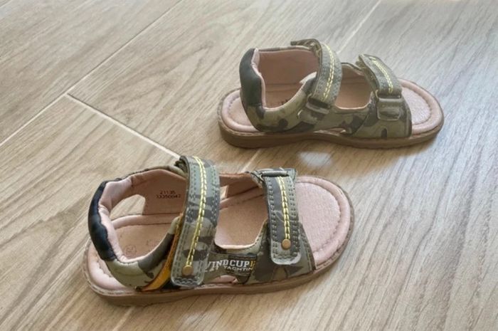 Sandales garçon taille 26 chaussés - photo numéro 2