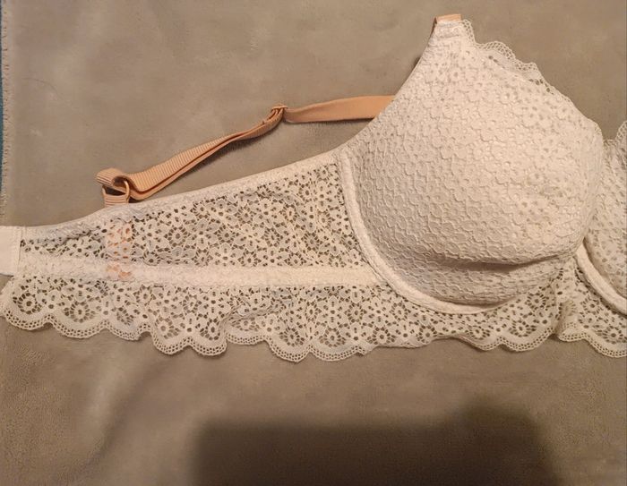 Soutien gorge blanc - photo numéro 2