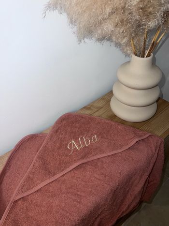 Cape de bain bébé personnalisée brodée