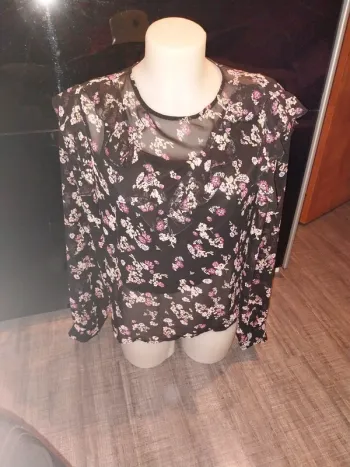 Joli blouse fleuri taille M vero moda
