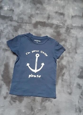 Tee-shirt MC bleu marine motif ancre "i'm your little pirate" 98 cm en très bon état