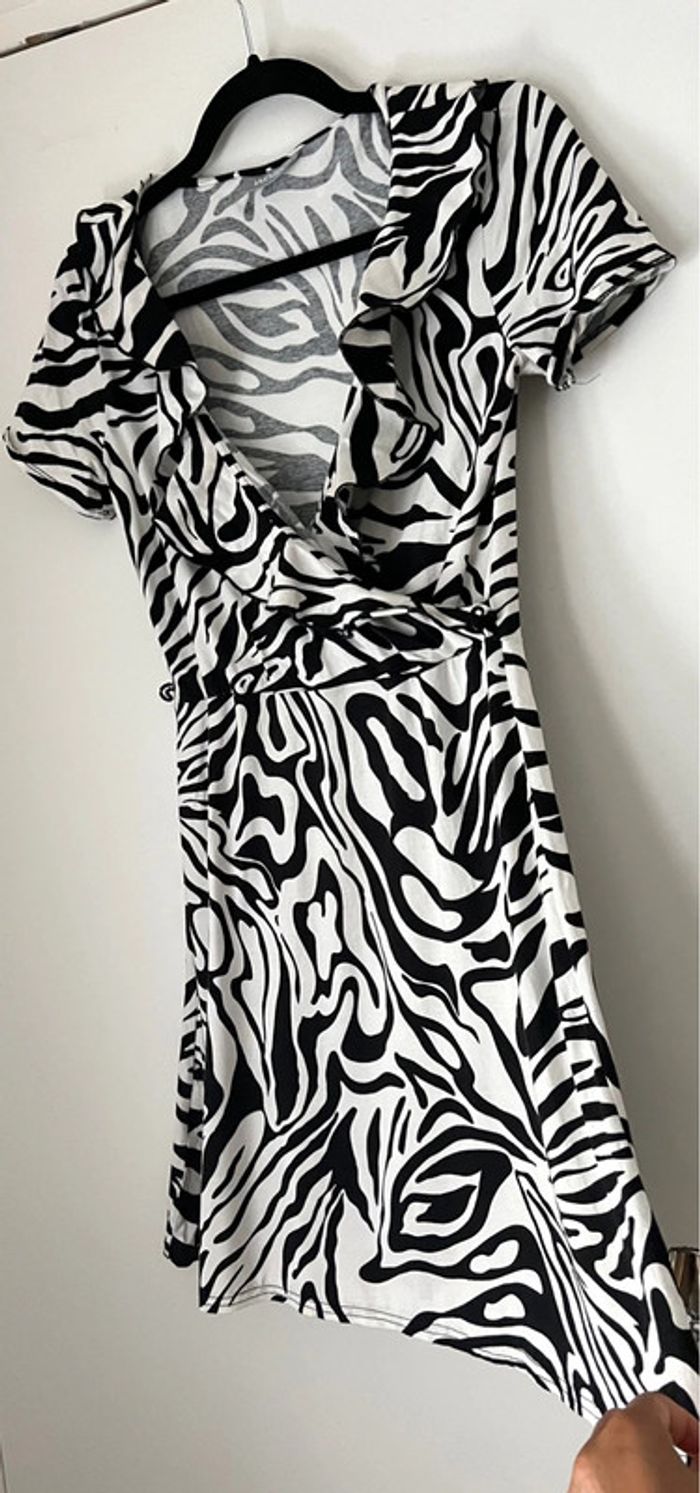 Robe courte zébré taille 38-40 - photo numéro 4