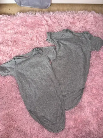 Lot de deux bodys gris 24 mois