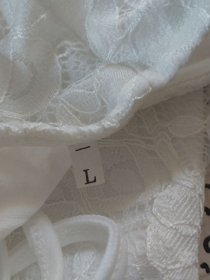 Superbe robe blanche en dentelle – Dos nu – Taille L (taille petit) → Idéale M - photo numéro 5