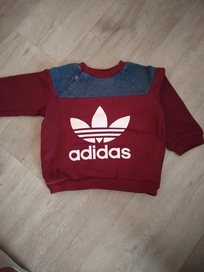 Pull adidas 18 mois