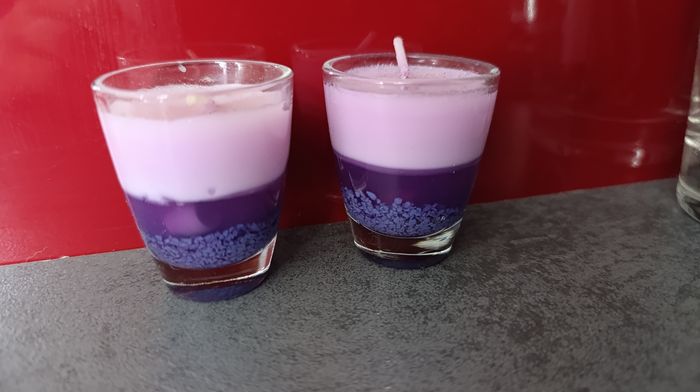 Lot de deux bougies violettes