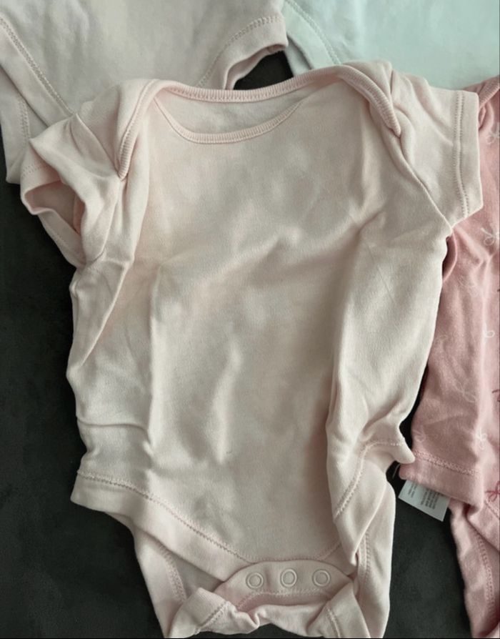 Lot  de 5 body bébé ( fille ) - photo numéro 3