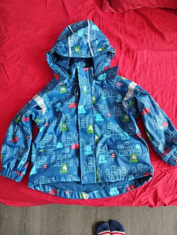Manteau coupe vent neuf taille 2 ans