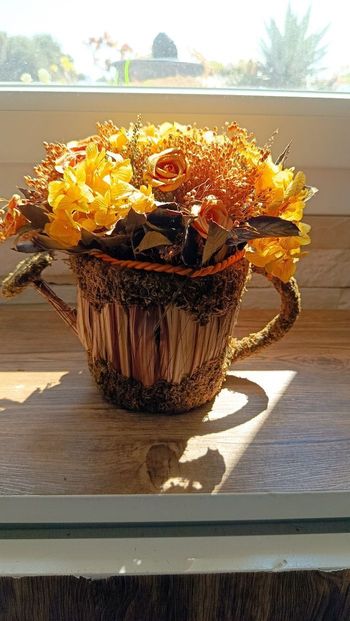 Jolie composition fleurs séchées (pot arrosoir original)