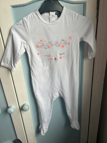 🐱 Pyjama fin Kiabi – Blanc – Motif tête de chat – 12 mois 🐾
