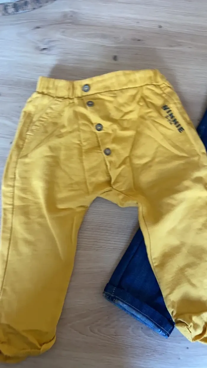 Deux pantalons 18 mois - photo numéro 2