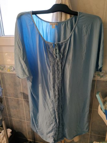 Robe couleur jean blanche porte