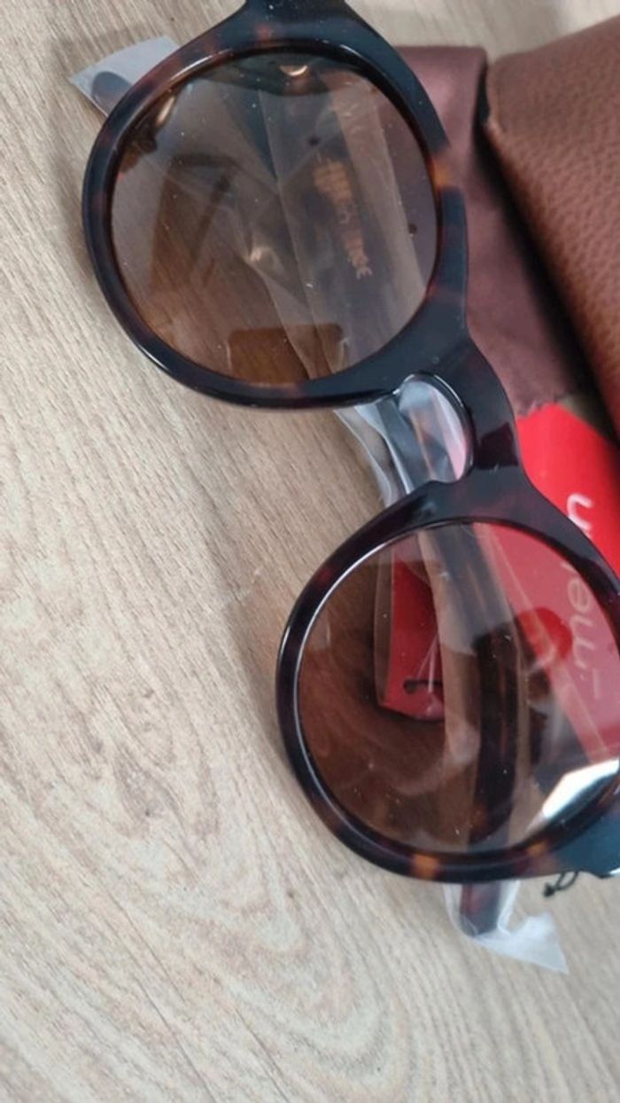 Lunette soleil neuve uv 400 - photo numéro 7