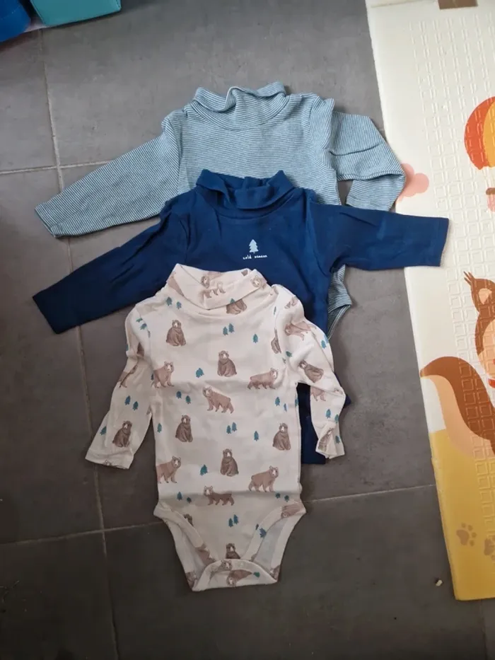 Lot 3 bodies  col roulé 9 mois