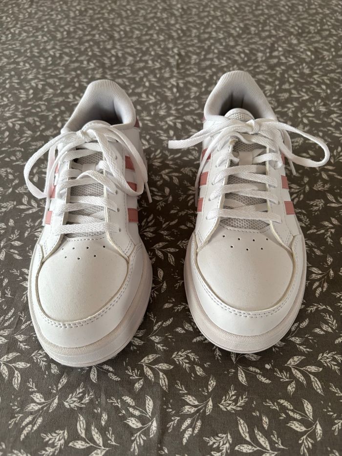 Baskets en cuir Adidas pointure 38, neufs sans étiquette - photo numéro 3