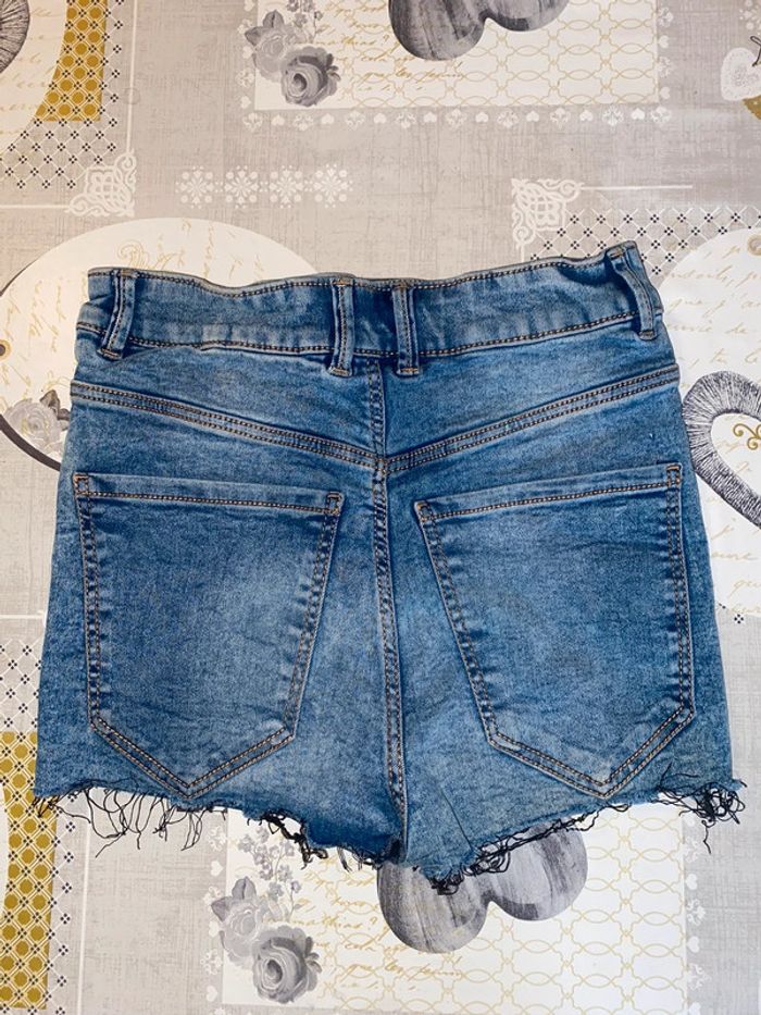 Short en jean moulant - photo numéro 8
