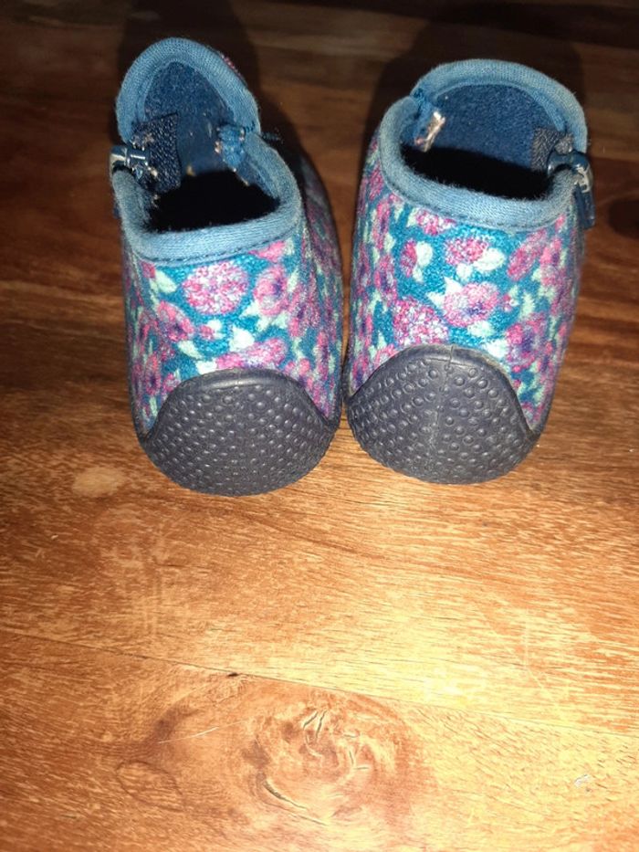 Chaussons fille taille 19 - photo numéro 4