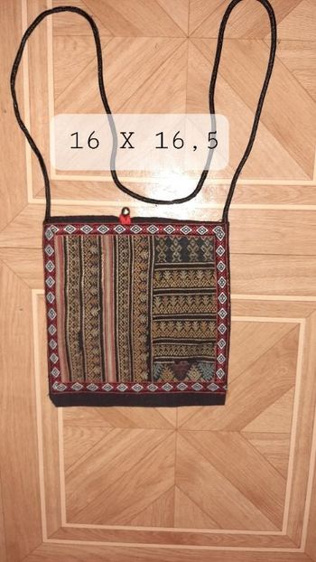 Pochette tour de cou