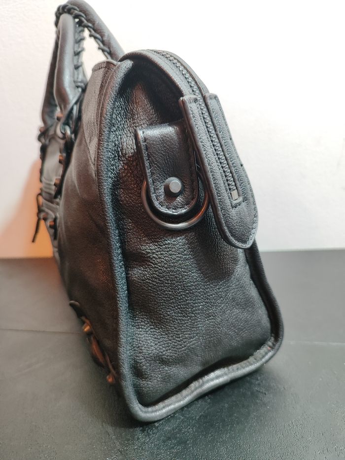 Sac à main Balenciaga modèle City en cuir noir - photo numéro 4