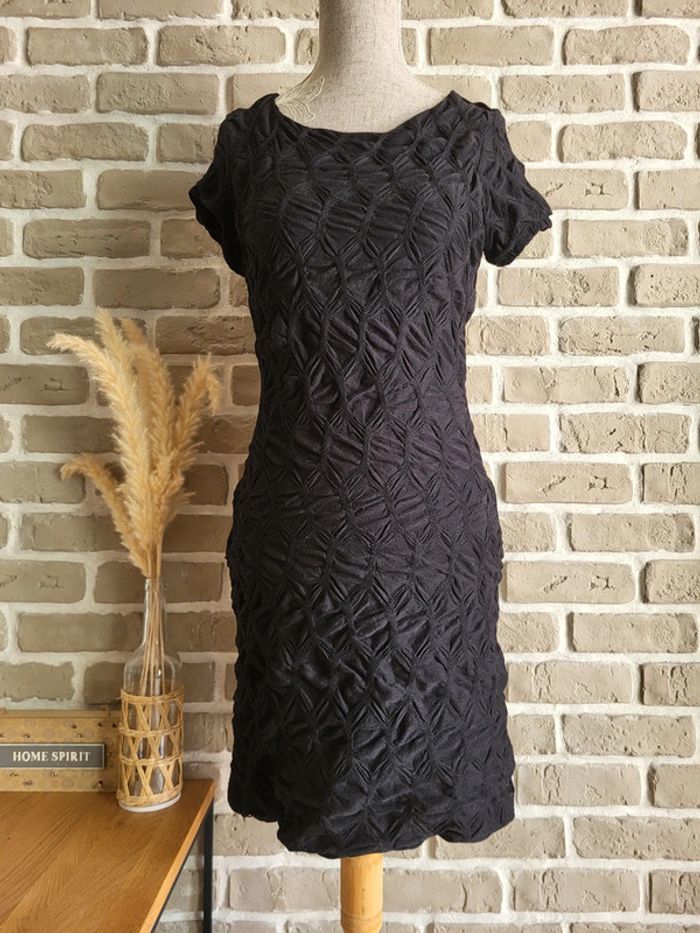 Petite robe noire Zara tissu texturé - photo numéro 6
