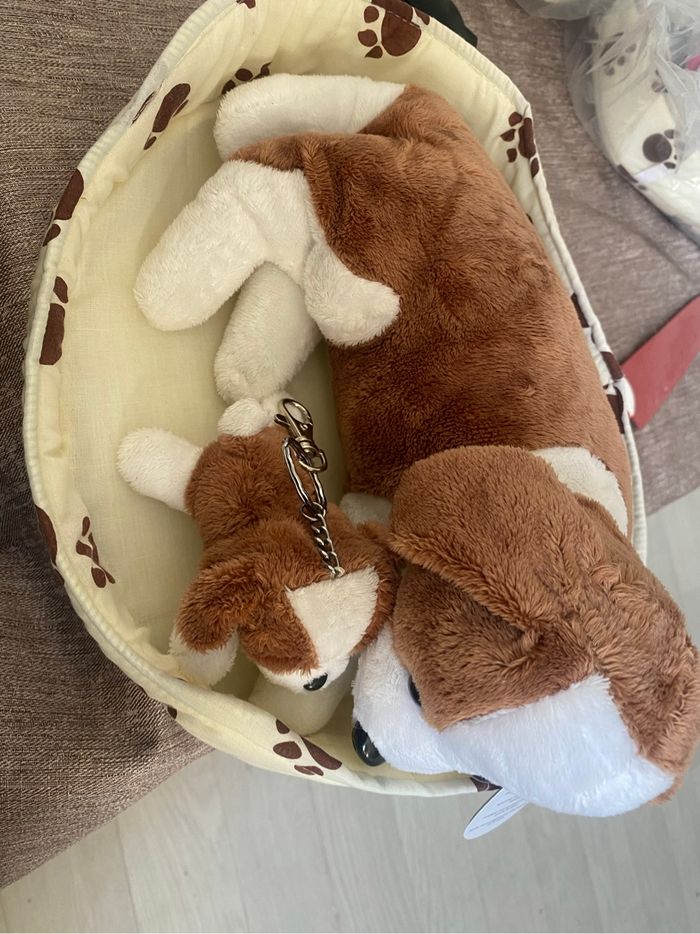 Panier avec sa peluche chien et porte cle assorti - photo numéro 3