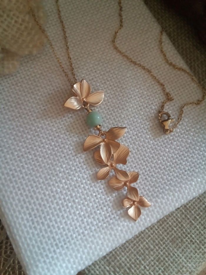 Collier bohème fleurs et pierre de larimar - photo numéro 2