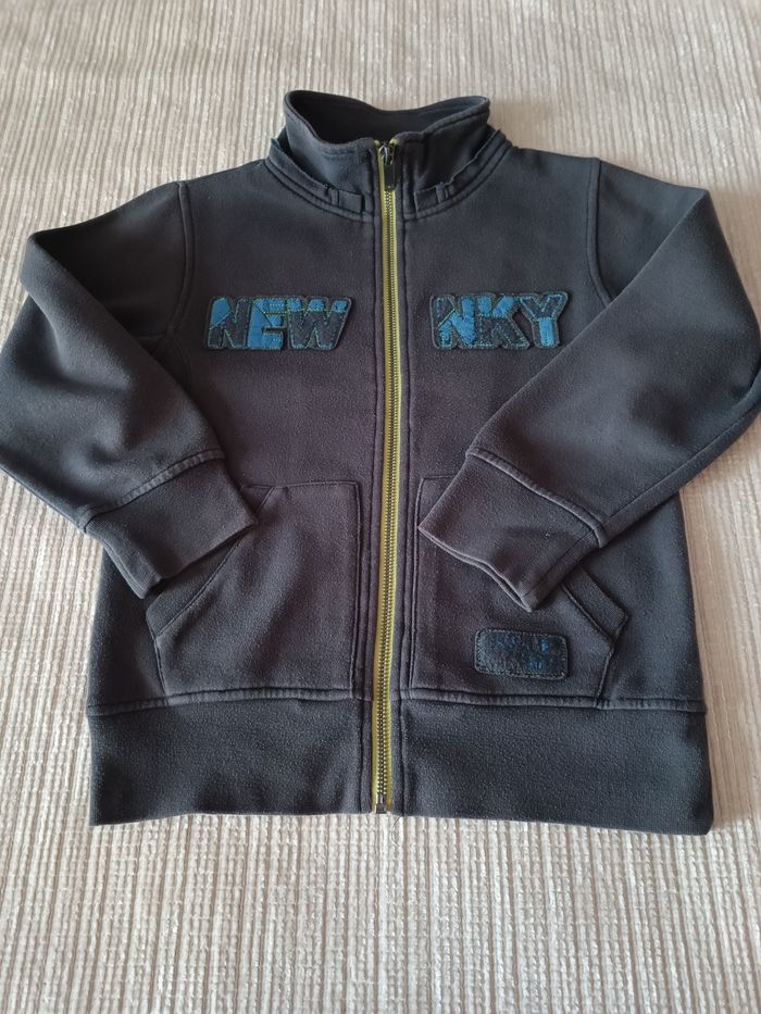 Gilet sweat T 8 ans