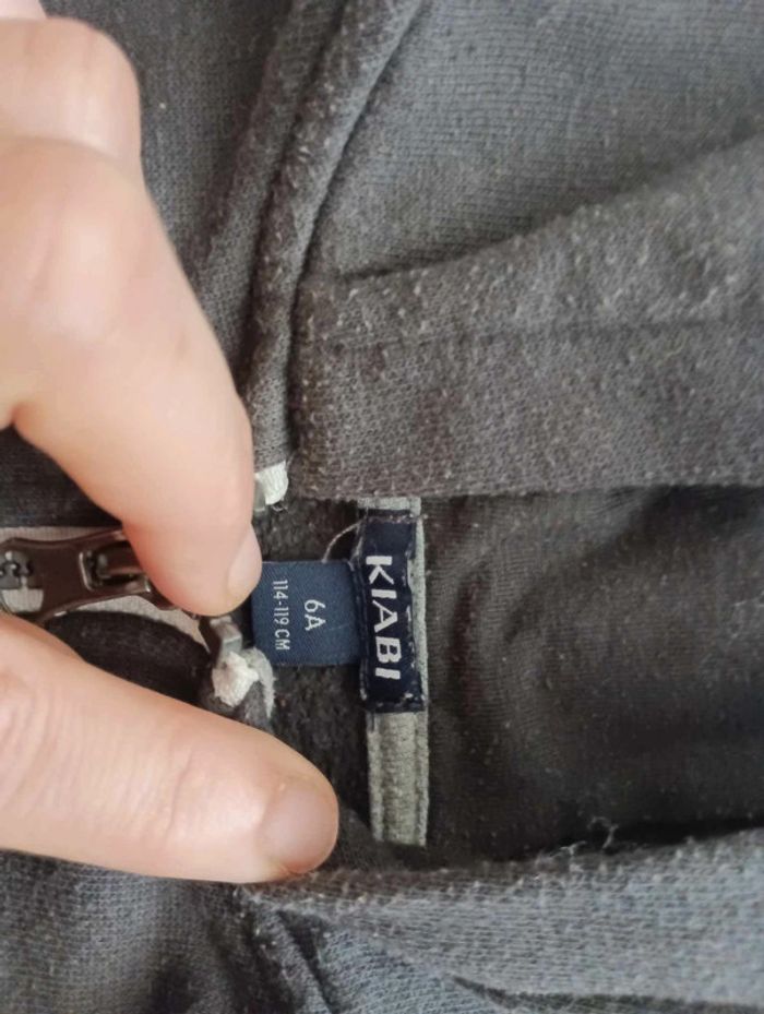 Gilet à capuche garçon taille 6 ans - photo numéro 2