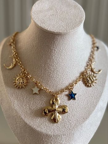 Collier à breloques 