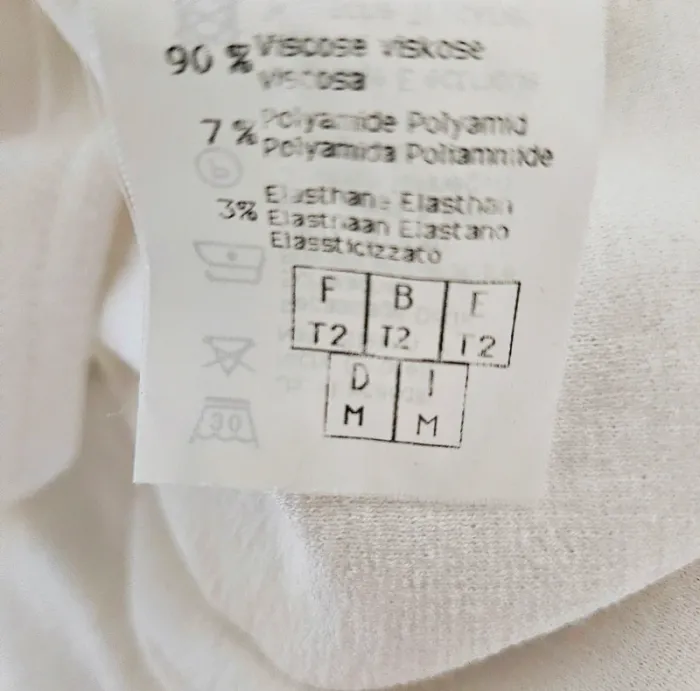 Haut blanc fleurs Taille 38 /40 Neuf - photo numéro 6