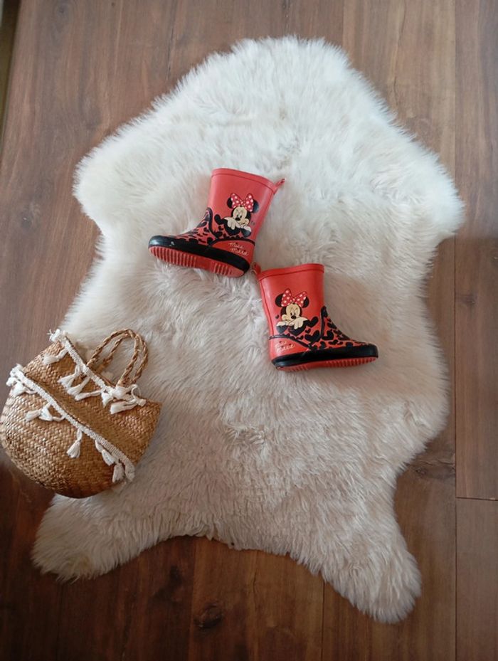 1€ bottes Minnie 💖 rouge et coeur noir pointure 23