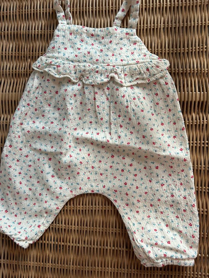 Zara combinaison/salopette légère 3 mois - motif fleuri - photo numéro 2