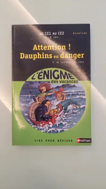 Livre "L'énigme des vacances: Attention! Dauphins en danger"