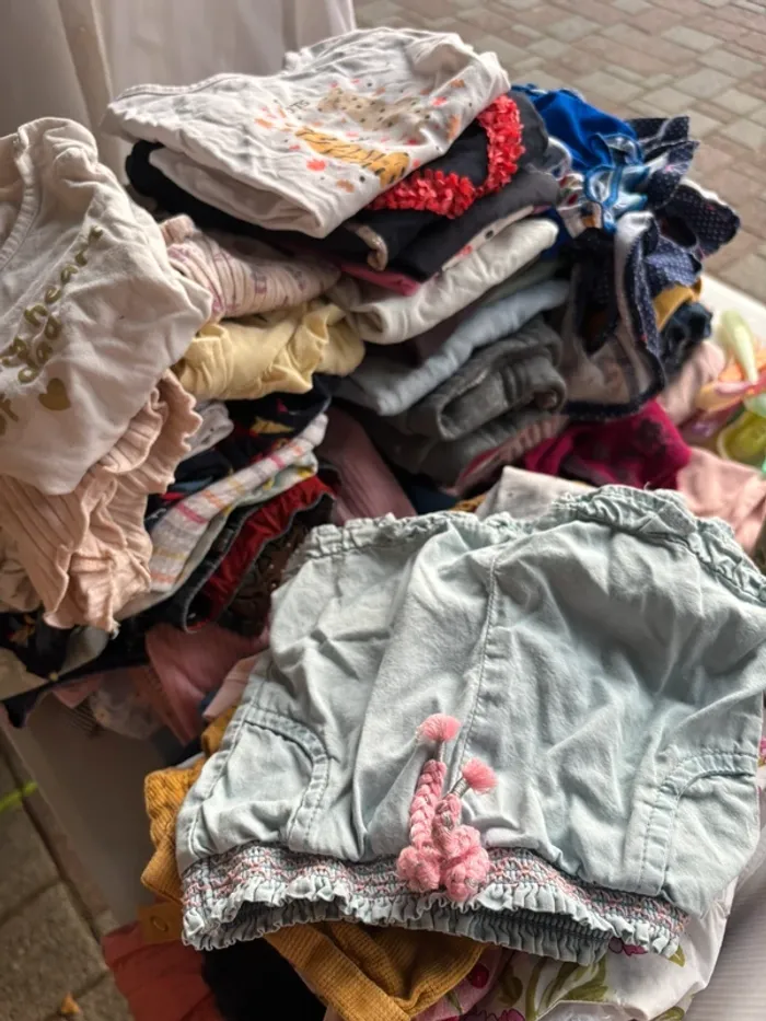 Grand lot de vêtements fille – Prêt-à-porter tendance & pratique ! 6-9mois et 18-24mois