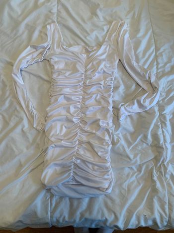 Robe blanche à manche