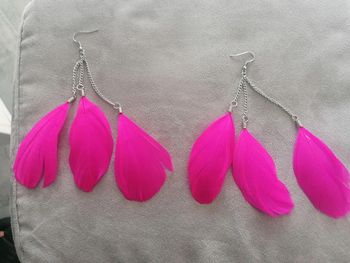 Boucle d'oreille plume rose 📿