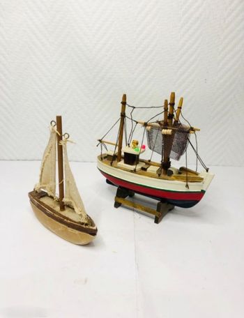 2 bateaux en bois