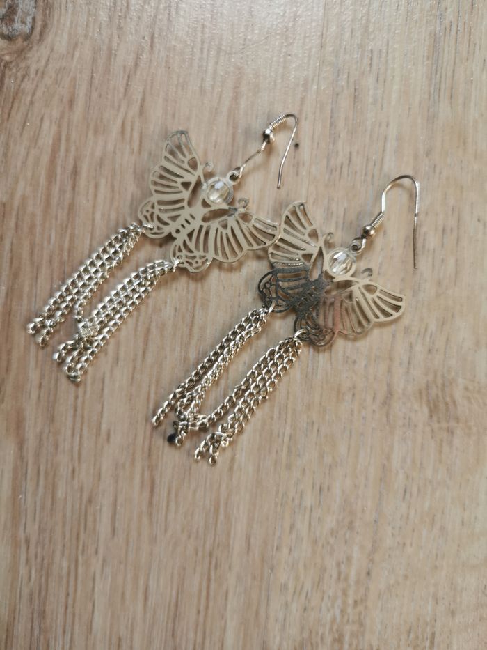 Boucles d'oreilles pendantes papillons et franges argentés - photo numéro 1