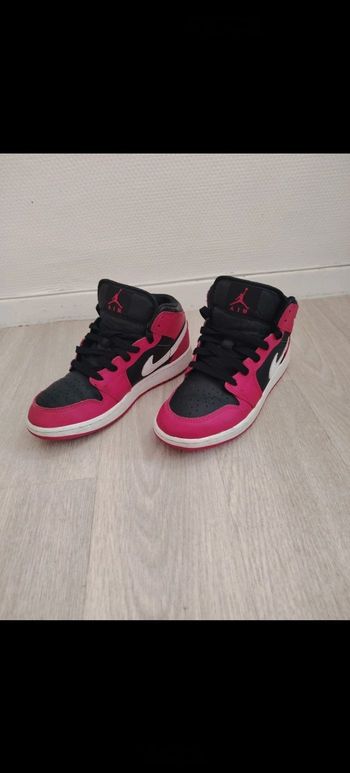 Baskets Nike Jordan 1 Mid noir /Rouge - Pointure 36,5