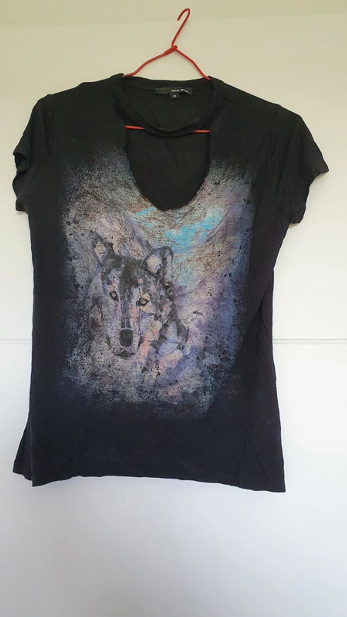 T shirt léger noir et loup avec ras de cou
