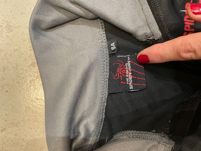 Veste fine zippé Spiderman 6ans - photo numéro 4