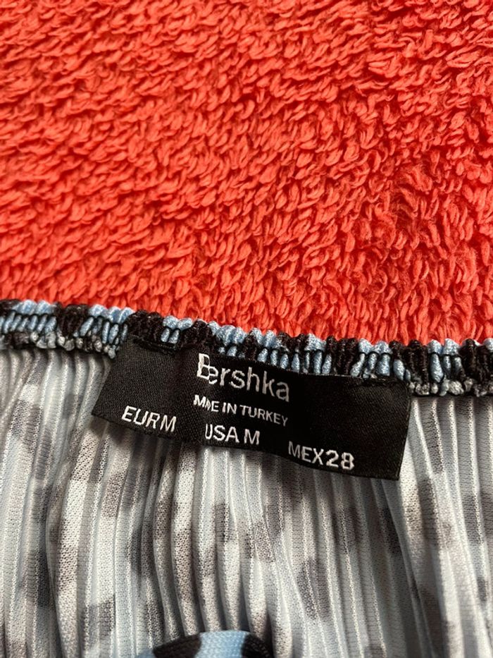 Blouse épaule dénudées léopard bleu et noir Bershka taille M très bon état - photo numéro 5