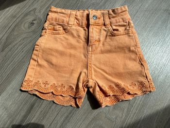 Short fille