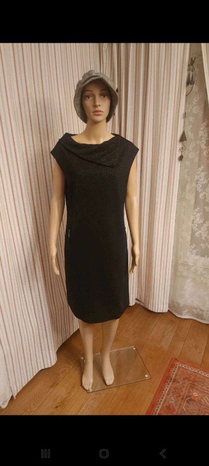 Robe Cassis noire t 46 en trés bonne état