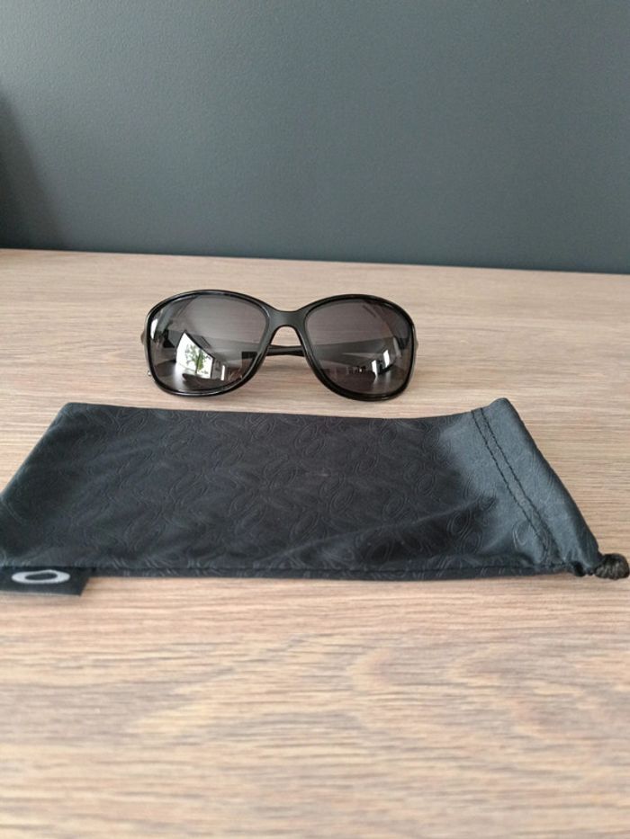 Lunettes Oakley femme neuves - photo numéro 2