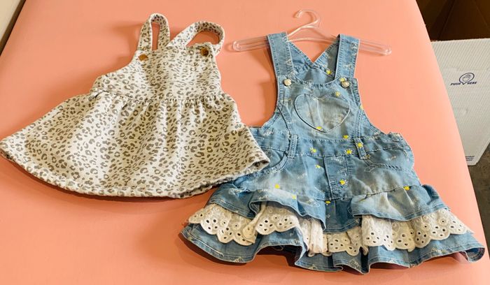 2 jolies robes 6-12 mois