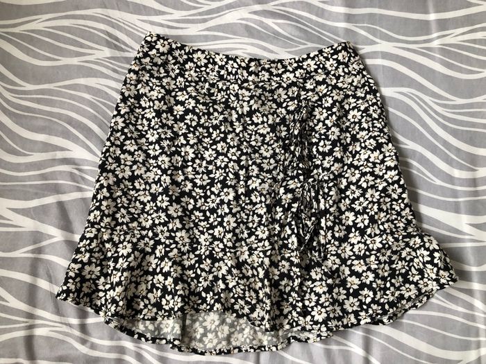 Jupe pull&bear fleurie courte S - photo numéro 4